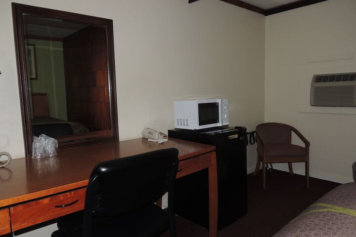 Business Center 50 of 52