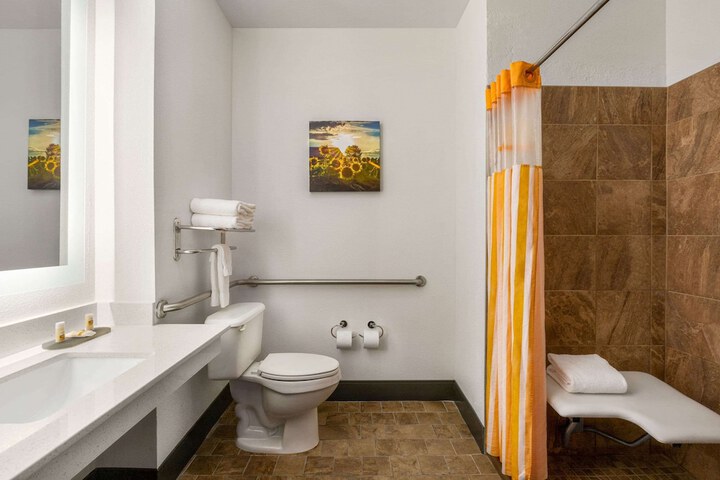 La Quinta Inn & Suites by Wyndham Dublin