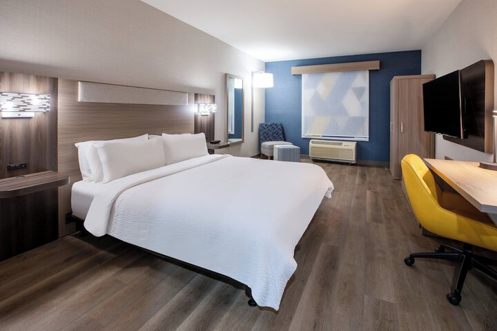 Holiday Inn Express & Suites Lathrop by IHG