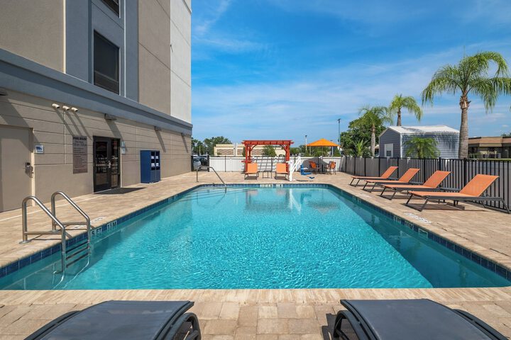 Holiday Inn Express & Suites Lakeland South by IHG
