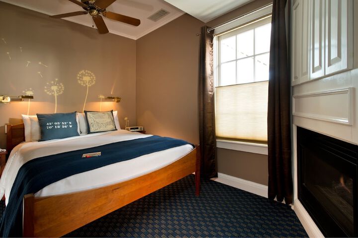 Room 11 of 80