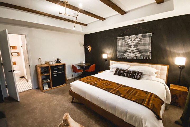Room 48 of 111