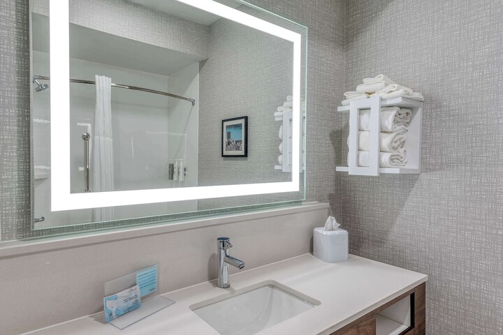 Hampton Inn New Philadelphia