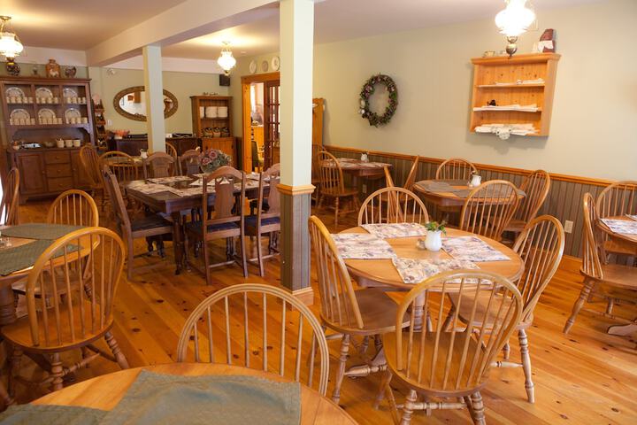 Dining 63 of 68