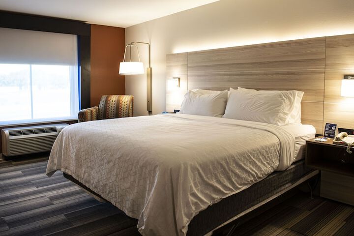 Holiday Inn Express & Suites Sedalia by IHG