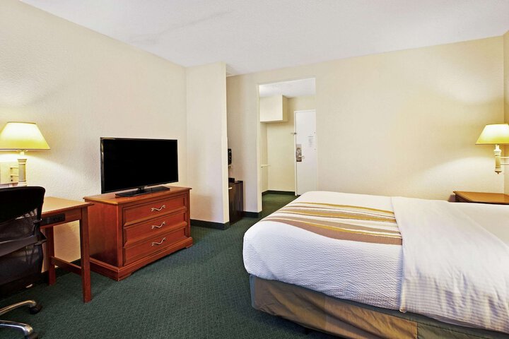 Room 16 of 36