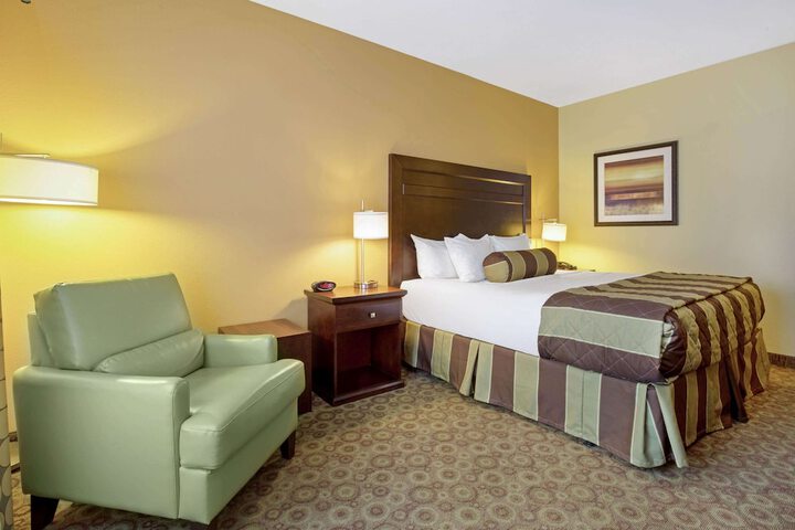La Quinta Inn & Suites by Wyndham Dickinson