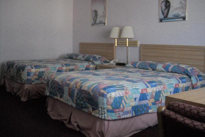 Palms Courtyard Inn