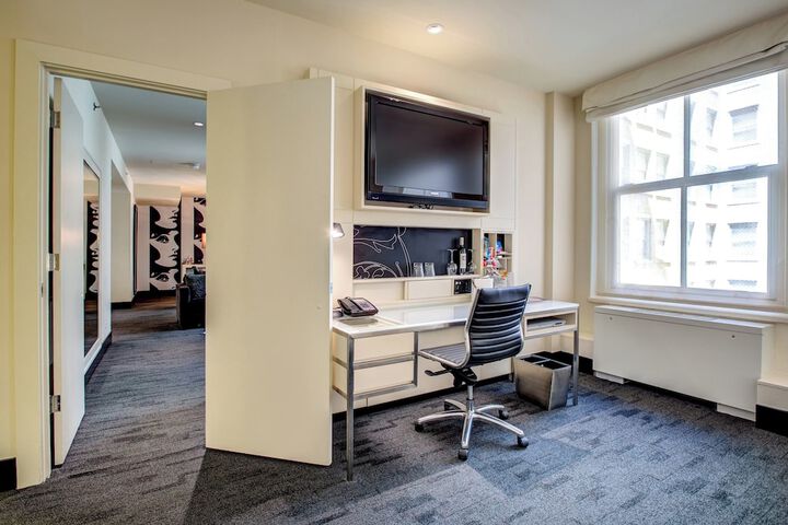 Room 18 of 112