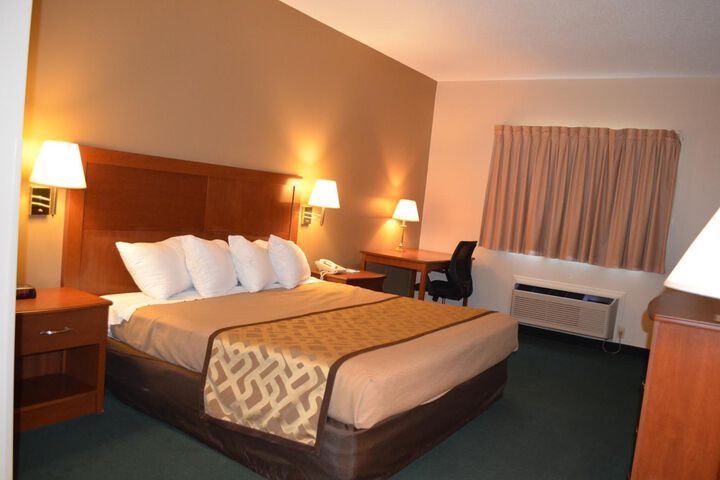 Brookshire Inn & Suites