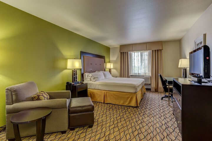 Room 28 of 42