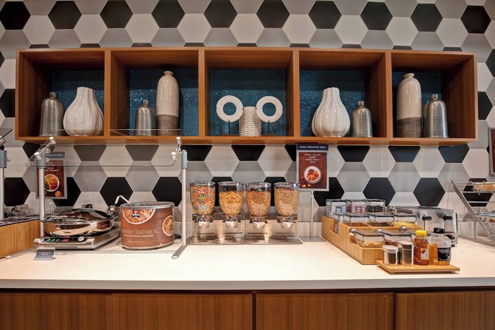 Breakfast/Coffee Service 28 of 34