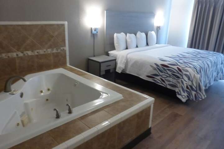 Room 5 of 11