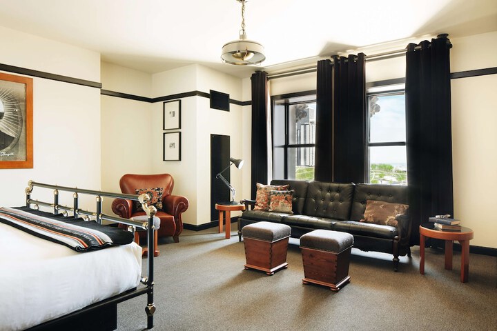 Room 47 of 95