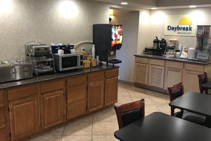 Days Inn by Wyndham Cave City