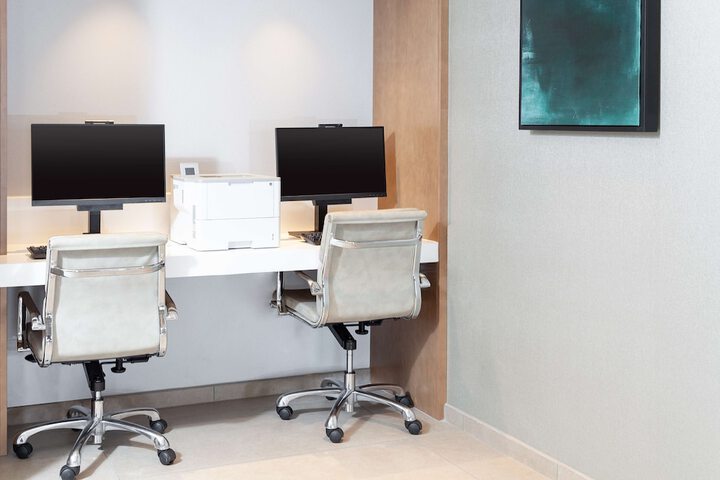 Business Center 60 of 62