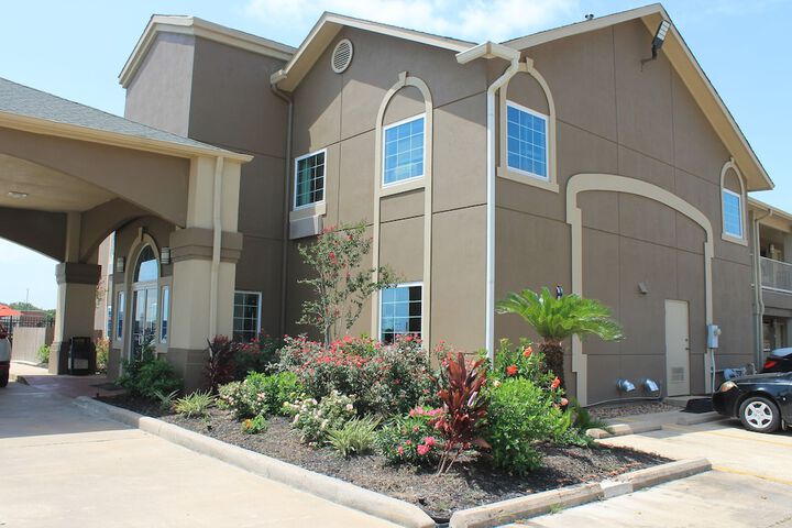 Hotel Exterior 118 of 120
