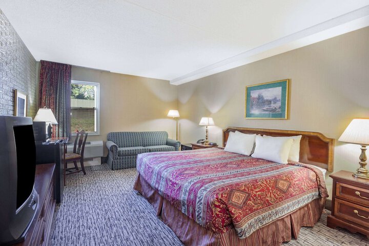 Room 6 of 13