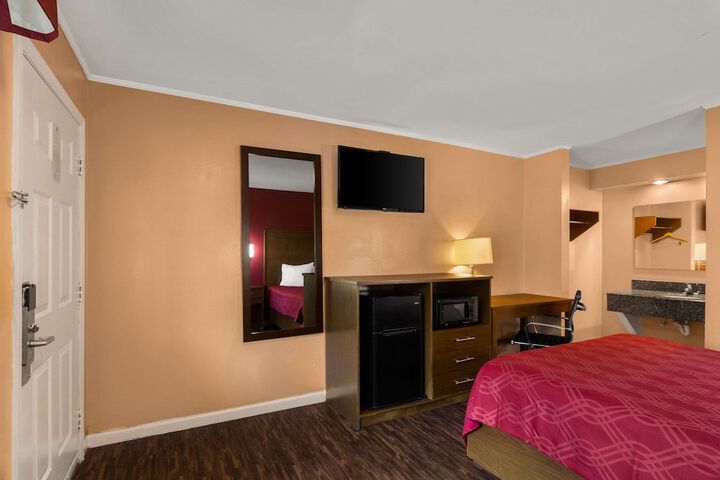 Room 37 of 40