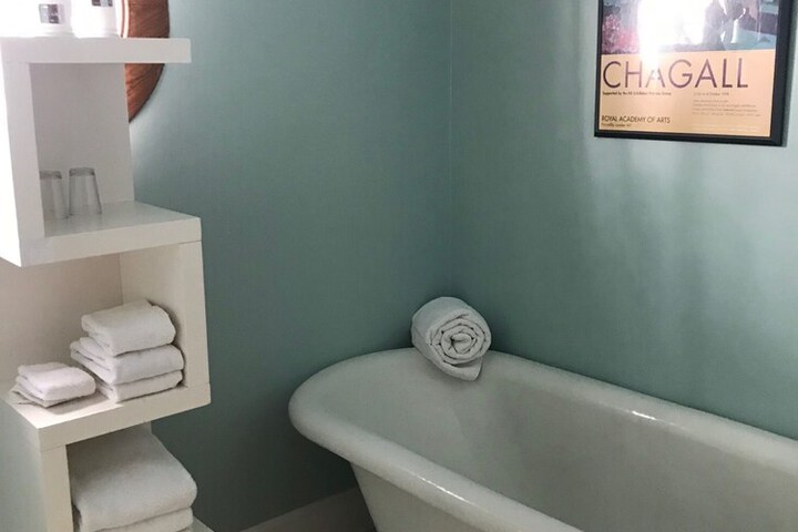 Room 11 of 17