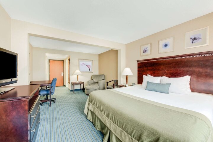 Room 6 of 17