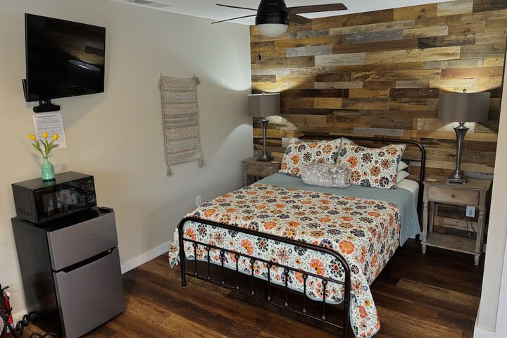 The Iris Garden Downtown Cottages and Suites