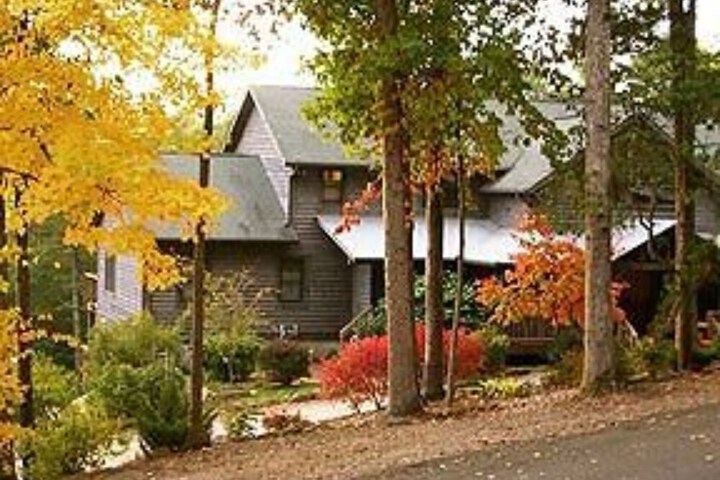 Bent Creek Lodge Bed & Breakfast