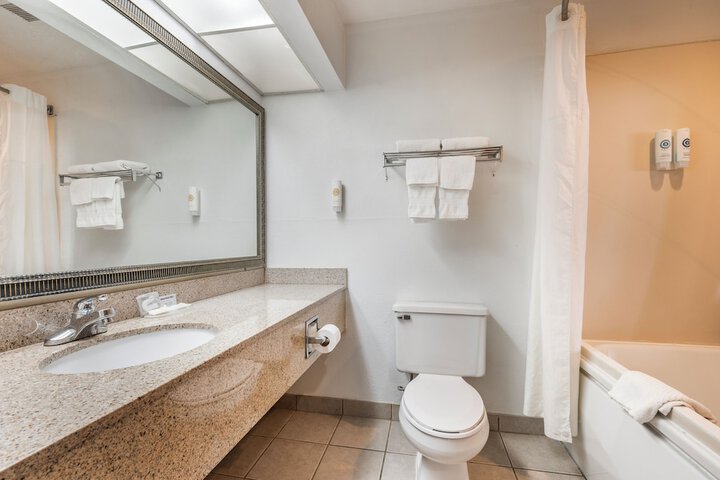 Quality Inn & Suites Near Amish Country