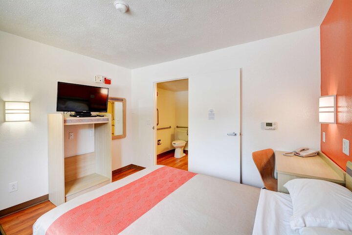 Motel 6 Southington CT - Hartford