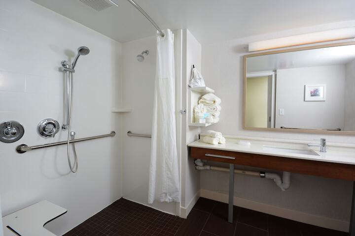 Room 25 of 33