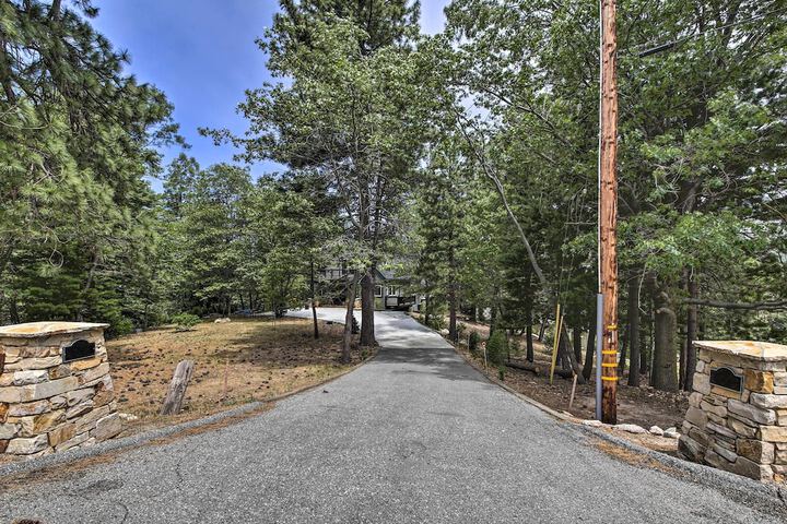 Incredible Lake Arrowhead Home w / Views & Decks!