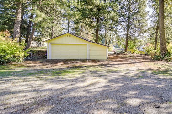 Newport Cabin on Diamond Lake w / Private Boat Dock