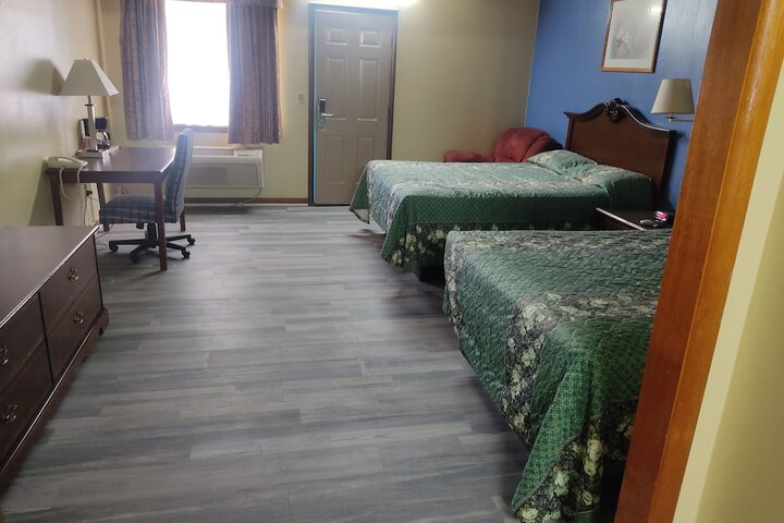 Room 10 of 28