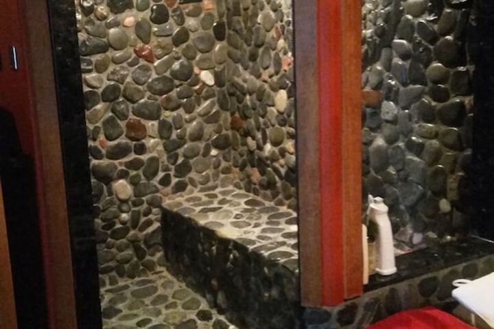 Room 10 of 28