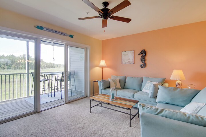 Pool & Bay Access: Serene Ocean View Oasis