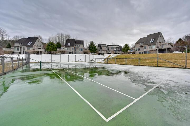 Bright Condo w / Community Perks: Near Ski Quechee!