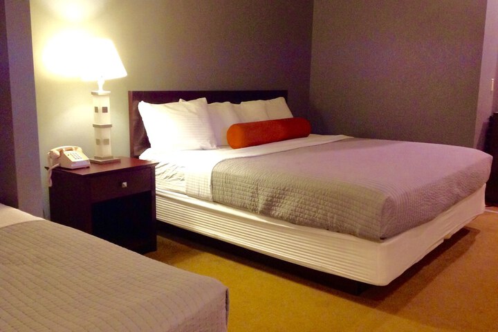 Room 35 of 53