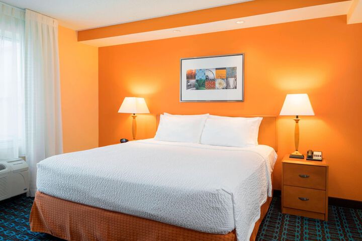 Fairfield Inn & Suites by Marriott State College