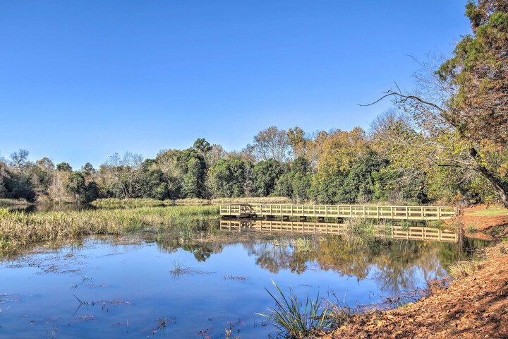 North Augusta Getaway w / Large Deck & Yard