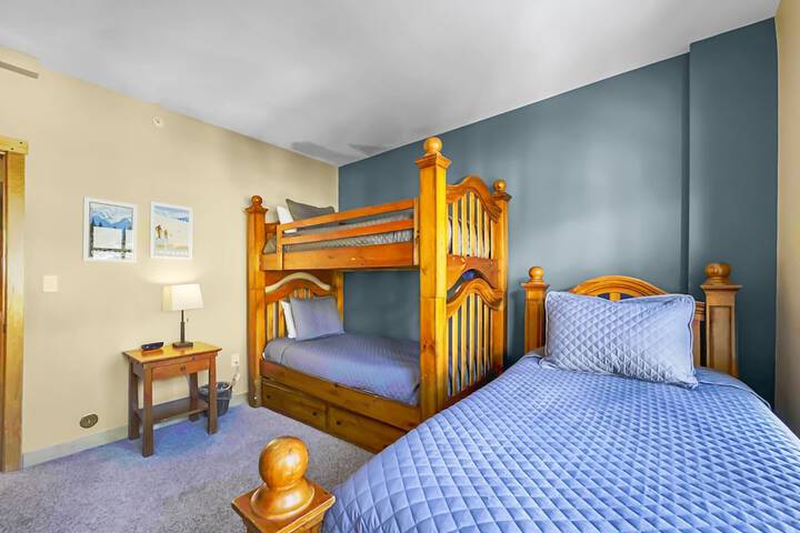 Luxury Remodeled Passage Point Condo - Short Walk to Lifts - Incredible View - PP403 by Redawning