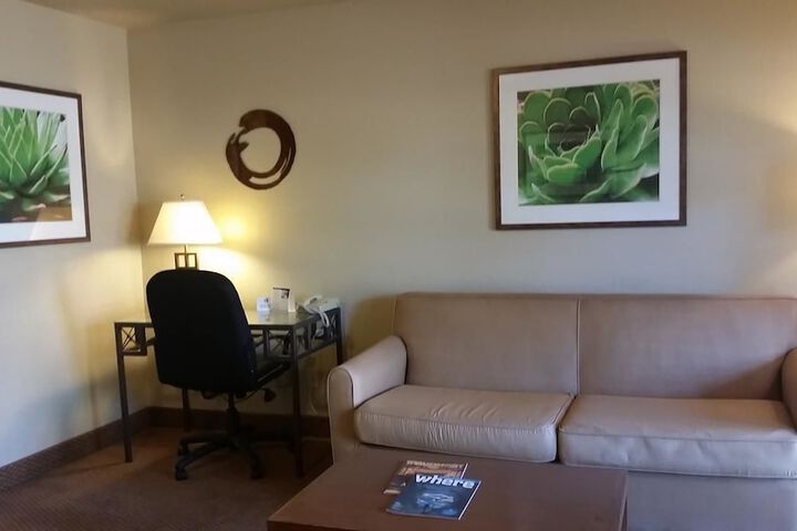 Mesa Golf Inn & Suites