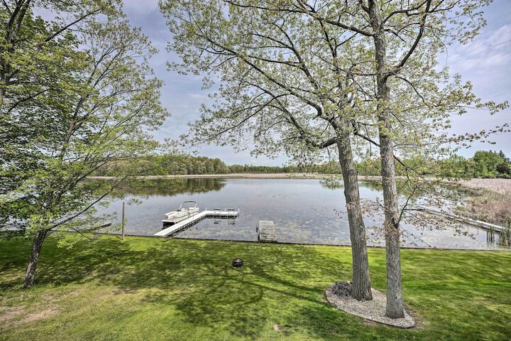 Pet-friendly Grass Lake Retreat w / Game Room!