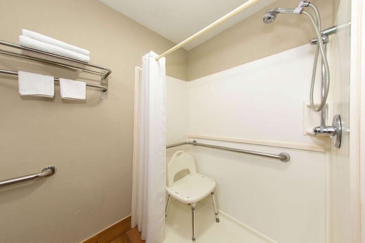 Room 12 of 16