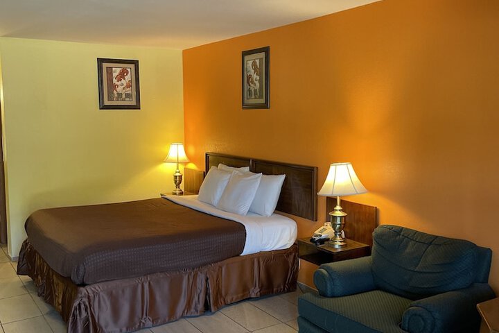 Room 5 of 12