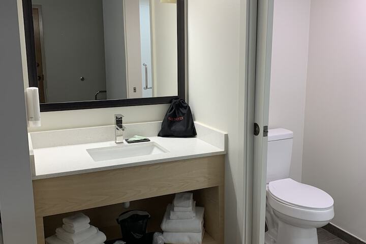 Room 5 of 16