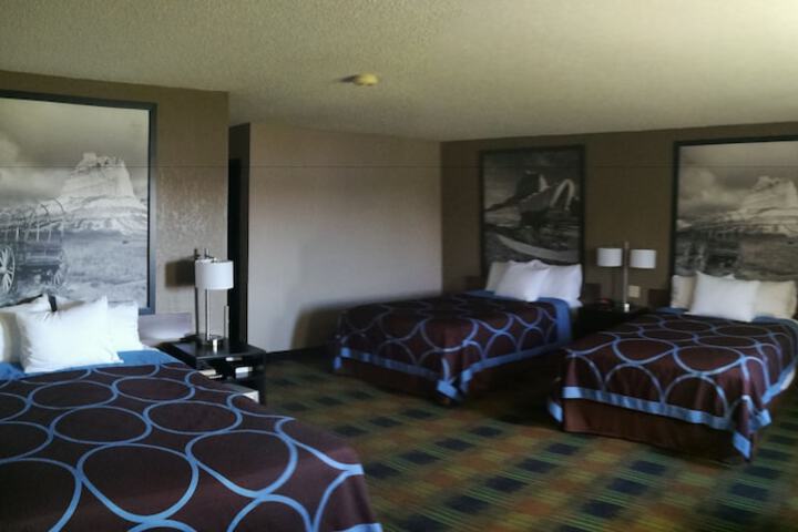 Super 8 by Wyndham Keokuk