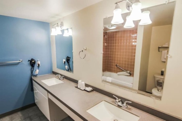 Oceancliff Resort I & II