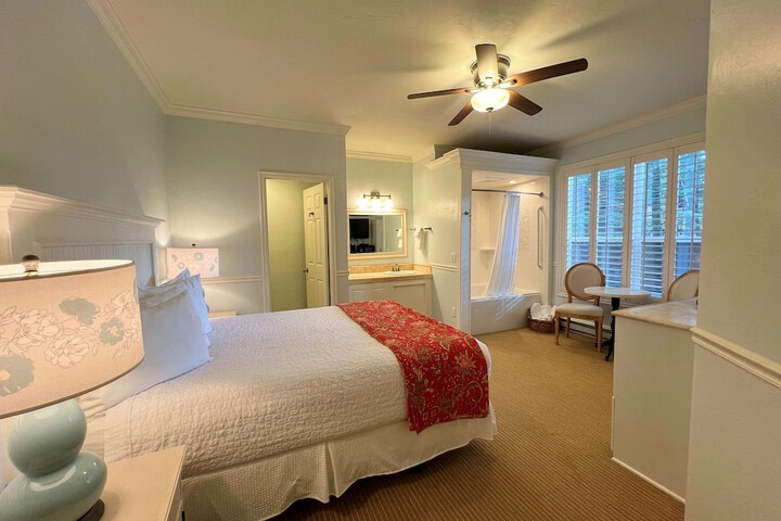Room 33 of 46