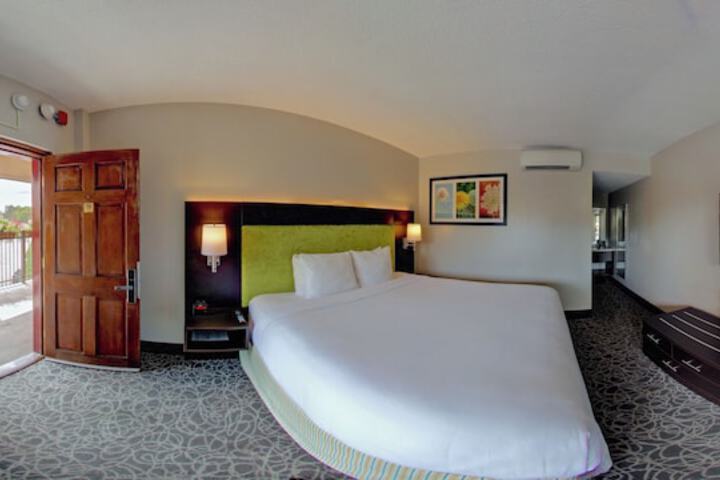 El Sendero Inn an Ascend Collection Hotel