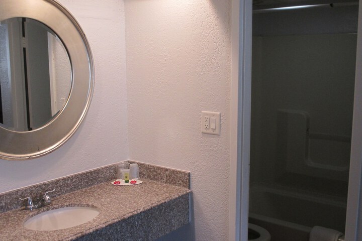 Room 15 of 15